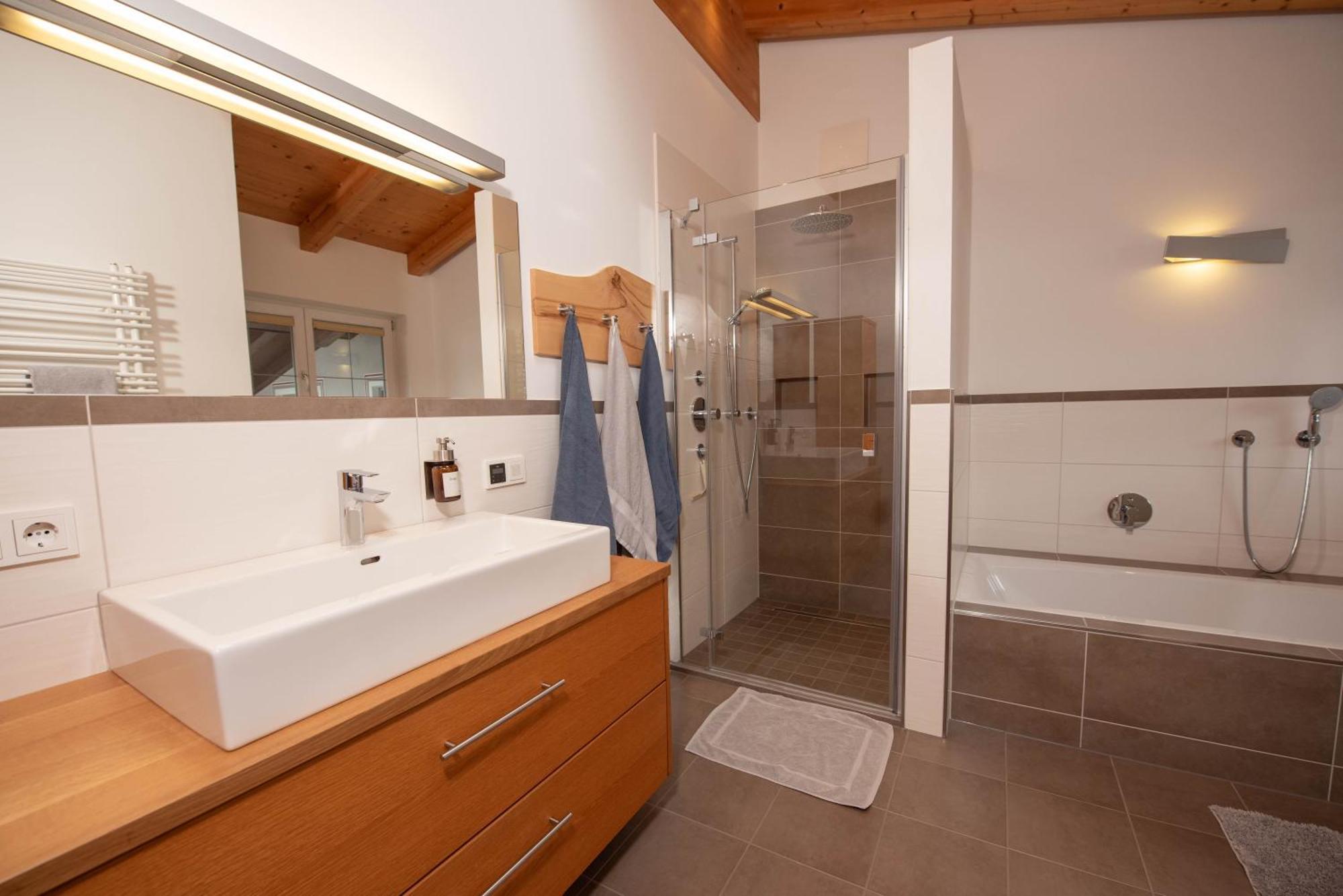 Ferienhaus Bergauf With Hot Tub Neukirchen am Großvenediger Esterno foto