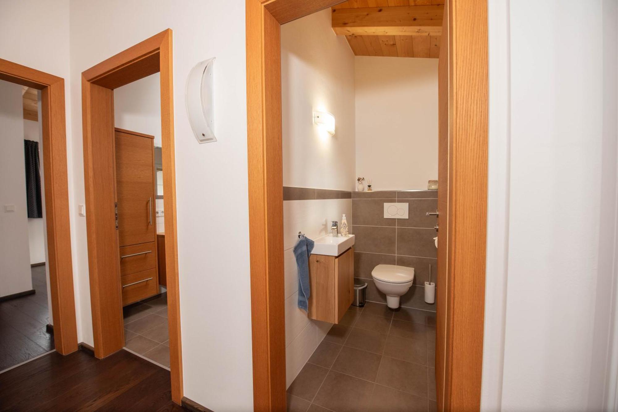 Ferienhaus Bergauf With Hot Tub Neukirchen am Großvenediger Esterno foto